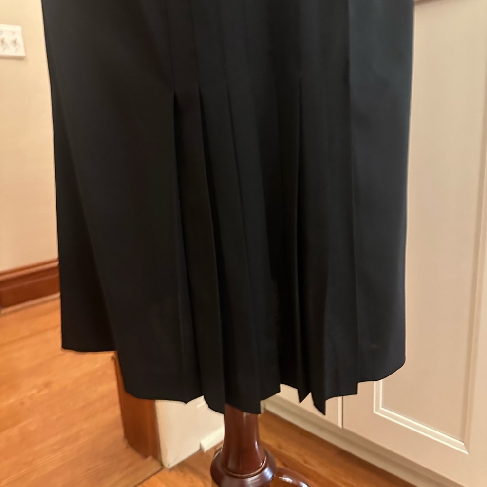 Pre-Loved CHANEL Black Pleated V‑Neck Button-Front Midi Dress - Picture 4 of 10